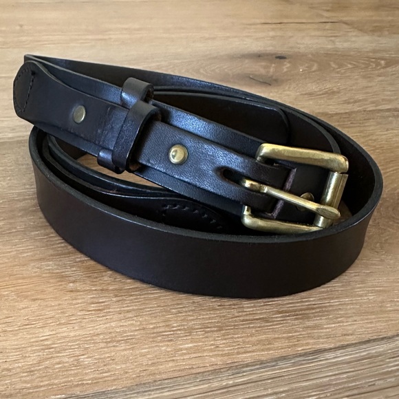Filson 1.5 Inch Leather Belt - Saddle-Grade Bridle Leather, Rustproof Roller Buckle, 7 Hole Fit - View #8